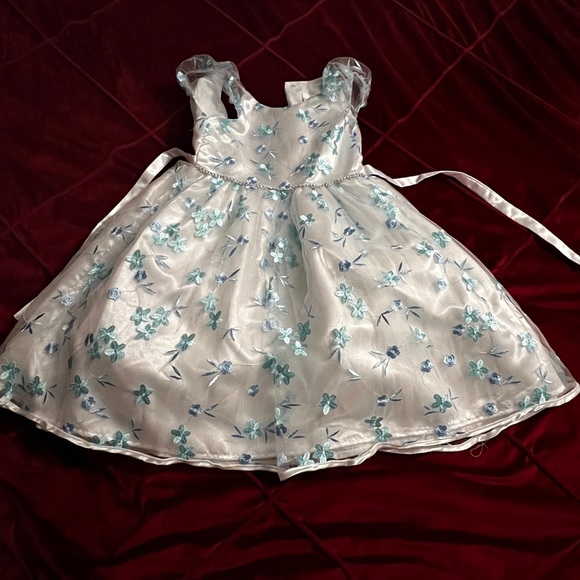 White and blue dress - Picture 2 of 2